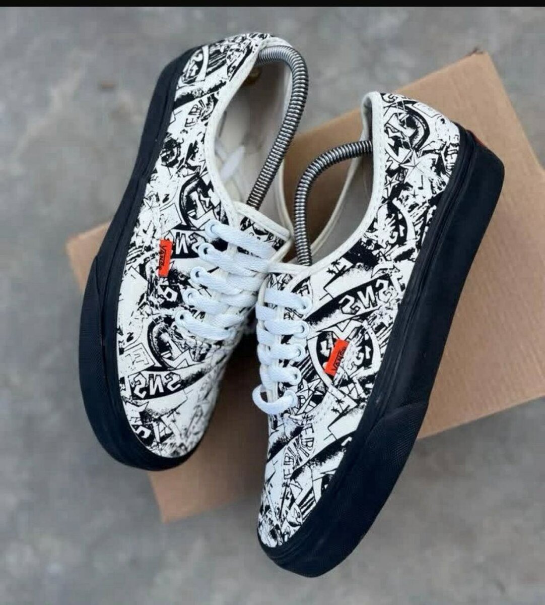 Baskets à motifs graphiques tendance