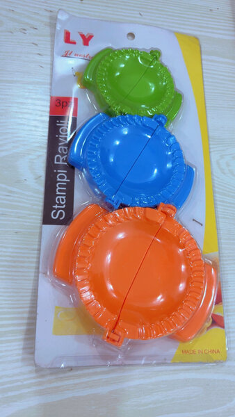 Set de moules à ravioli et pâtisserie