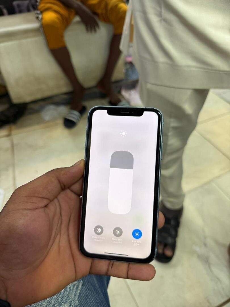 iPhone XR 64g Bleu tout passe