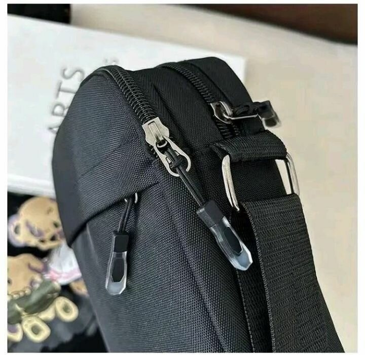 Sac bandoulière noir unisexe