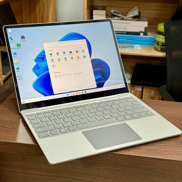 Surface LATOP GO WINDOWS 11pro