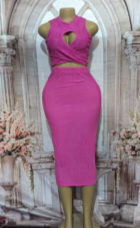 Robe moulante à décolleté avec décolleté en cœur sur le ventre et la poitrine, rose