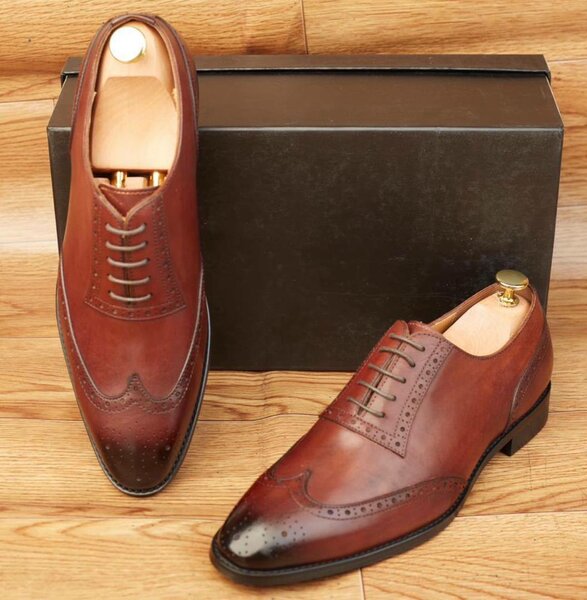 Chaussure en cuir avec lacet