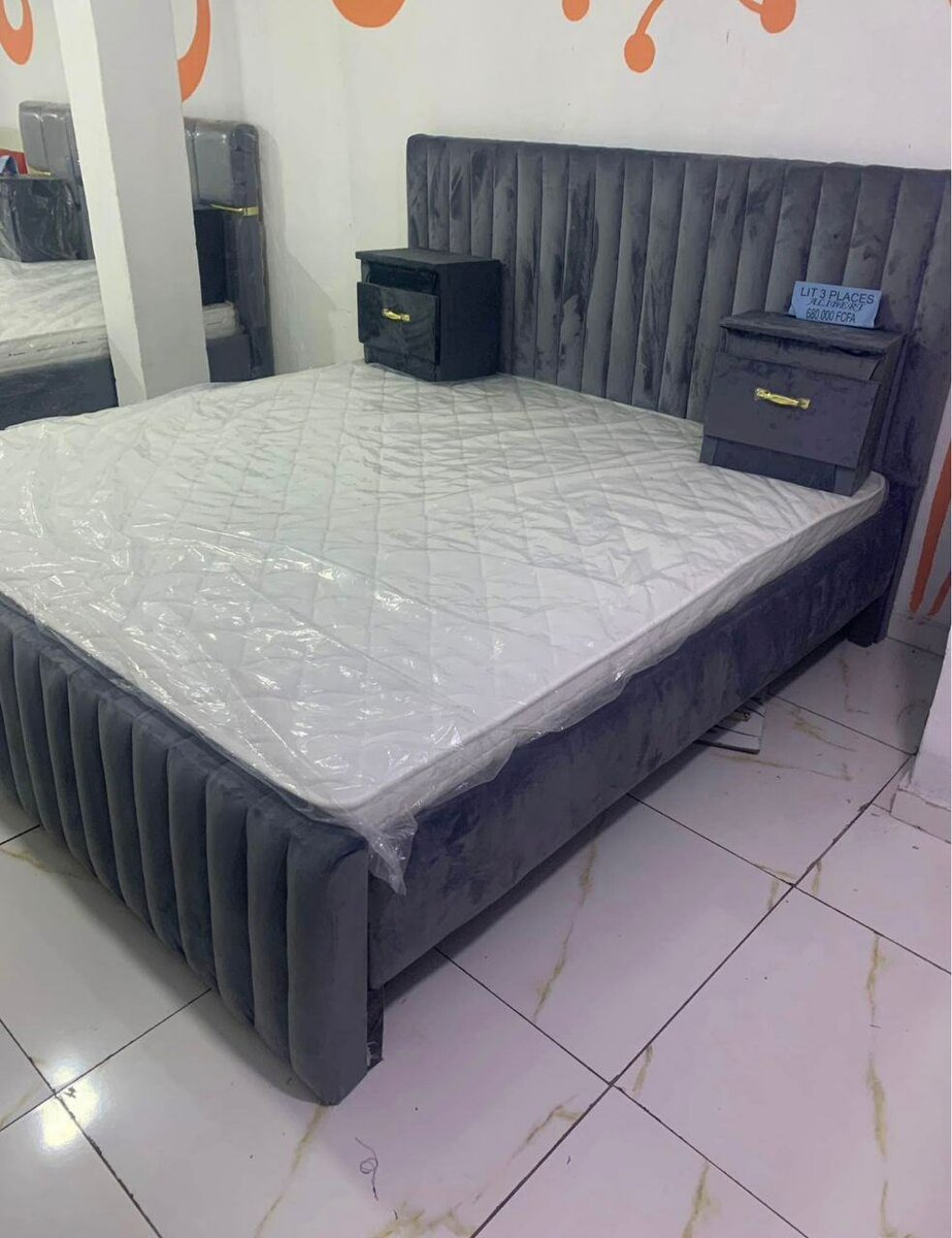 Lit rembourré design moderne