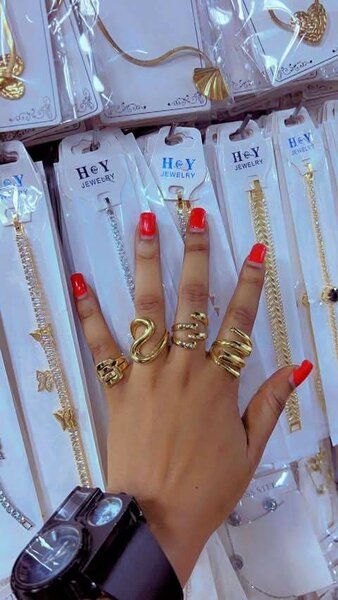 Bagues dorées élégantes