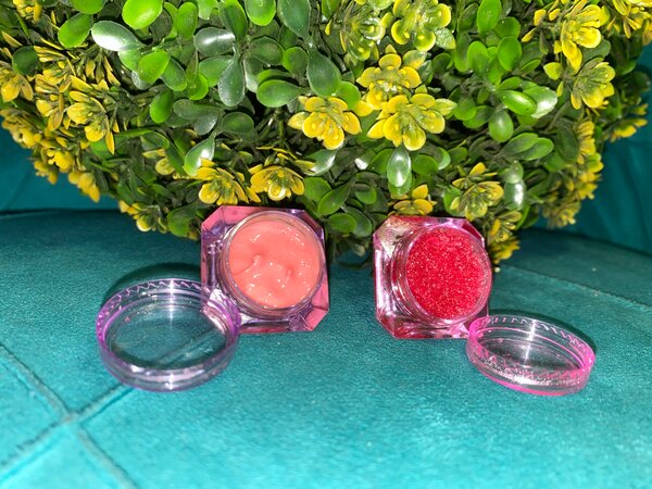 Produit de lèvres rose