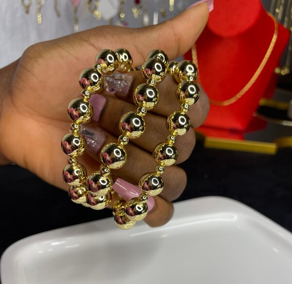 Bracelet en perles dorées