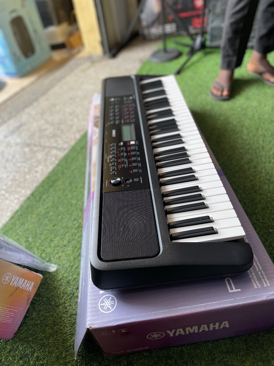 Yamaha Psr E383