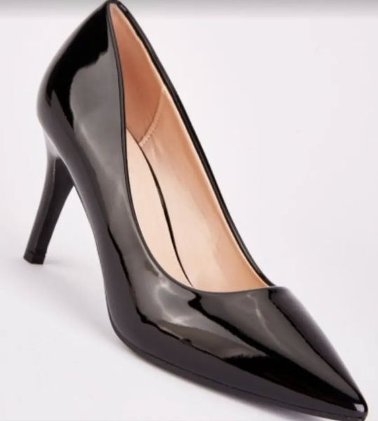 Black gloss court heel