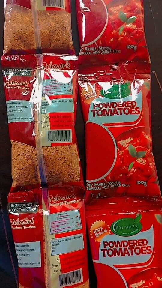 Powdered tomatoes in satchets