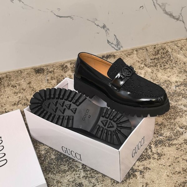 Mocassins Gucci en cuir noir