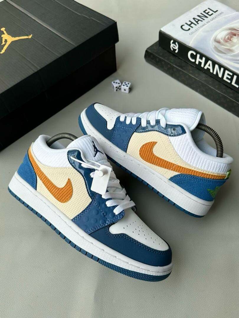 AIR JORDAN 1 LOW BLUE AND WHITE DUNK