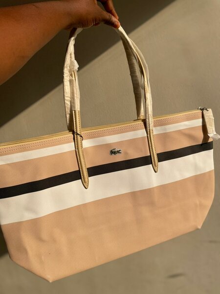 Sac à main rayé élégant