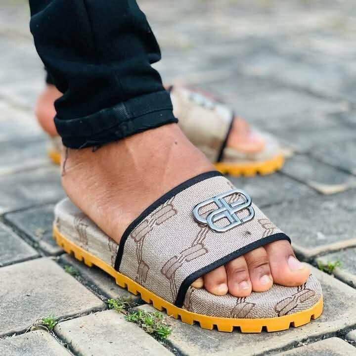 Super promotion des sandales super qualité