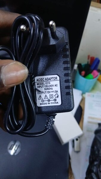 Adaptateur secteur 12V