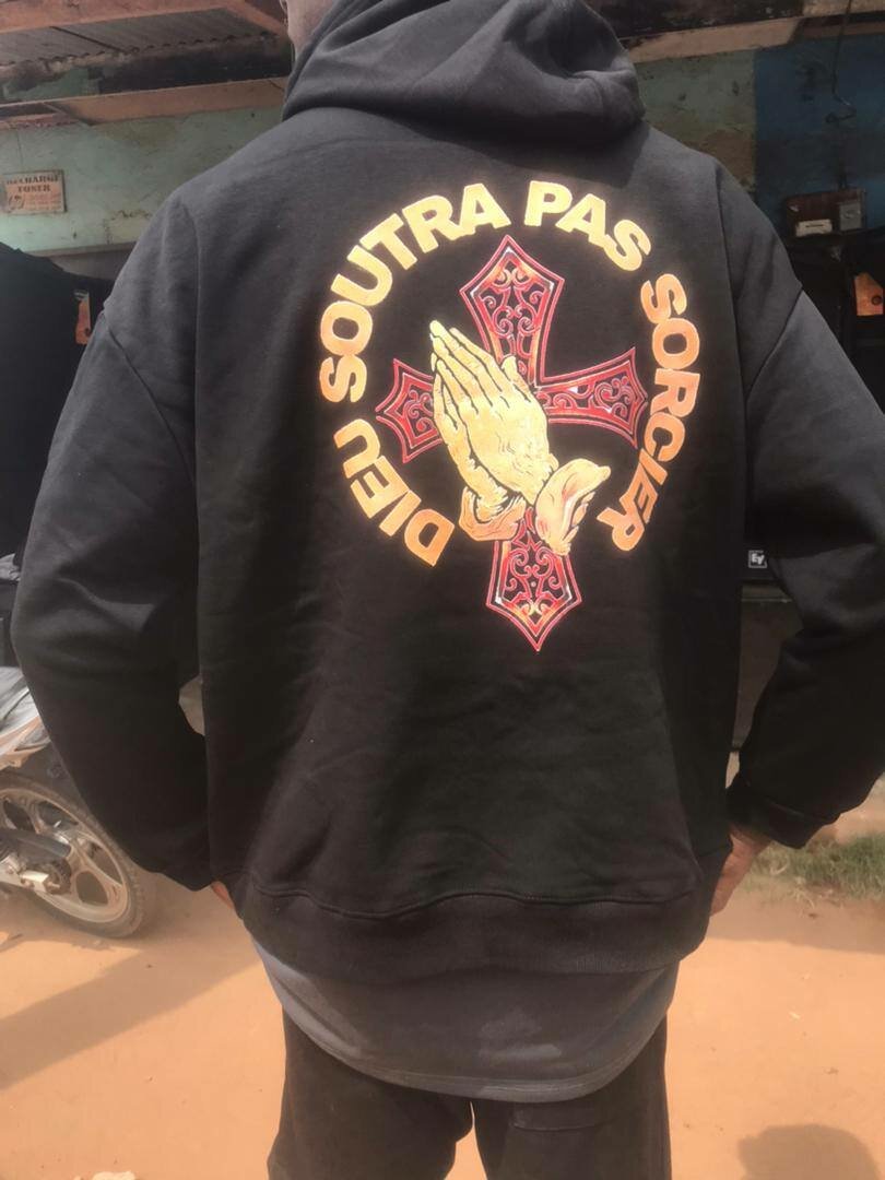 Sweat à Capuche Graphique