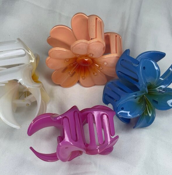 Pinces à cheveux fleuries colorées