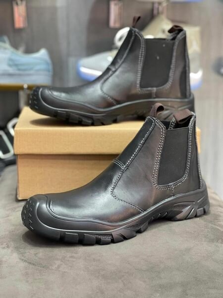 Men's leather boots