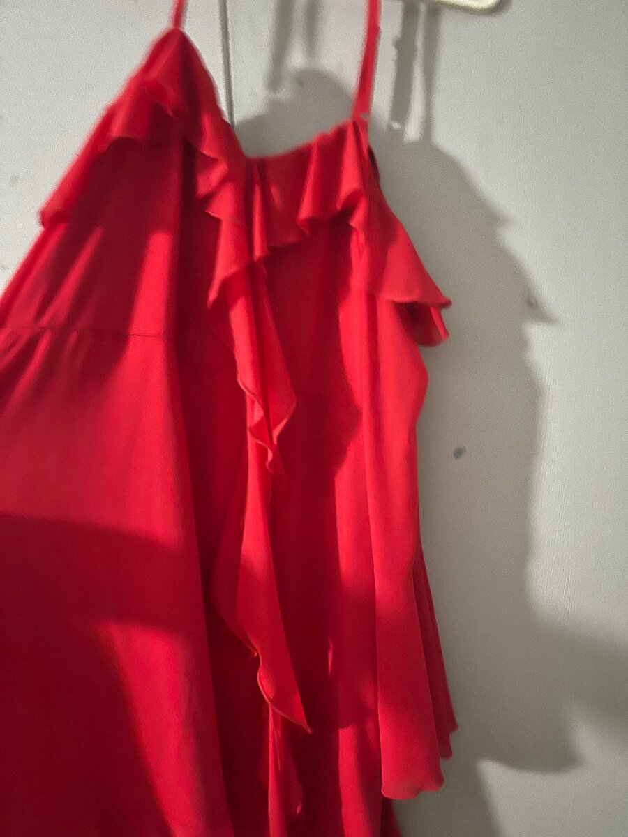 Robe volante rouge élégante