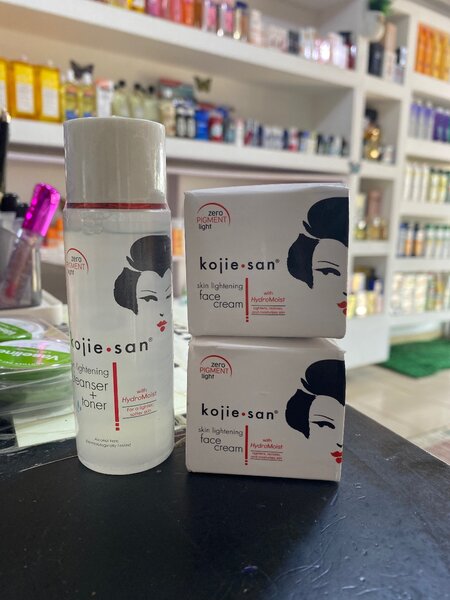 Kojie San dark spots correcting set