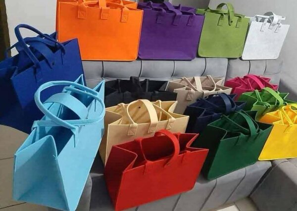 Sacs en feutre colorés