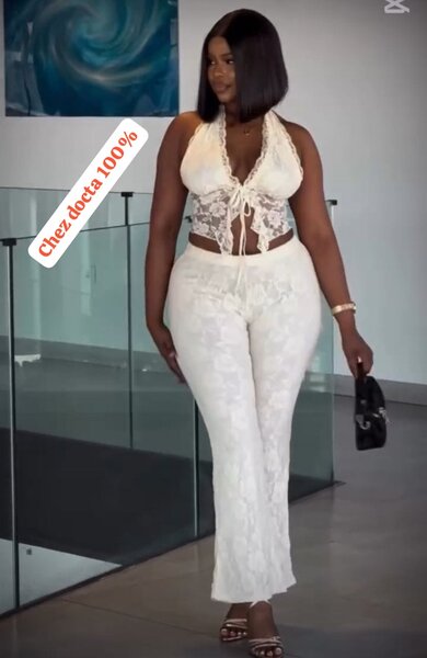 Tenue élégante en dentelle