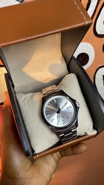 CASIO ÉDIFICE cadran blanc