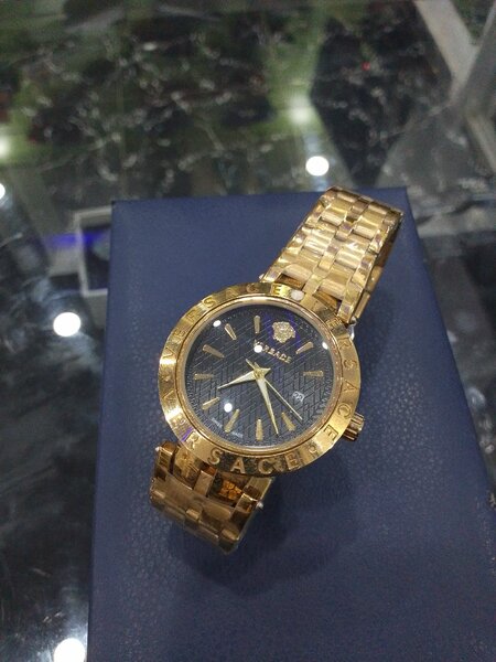 Montre Versace couleur or