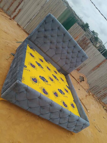 Lit rembourré moderne élégant