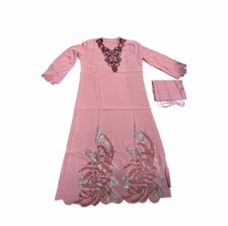 Robe longue rose brodée élégante