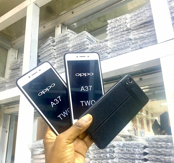 Oppo A37 quasi neuf mémoire interne 64GB RAM 4GB