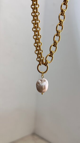 Collier en or avec perle