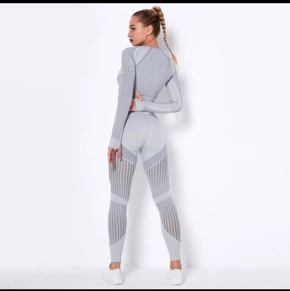 Фитнес костюм