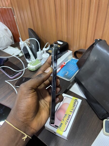 iPhone 12pro Max très propre