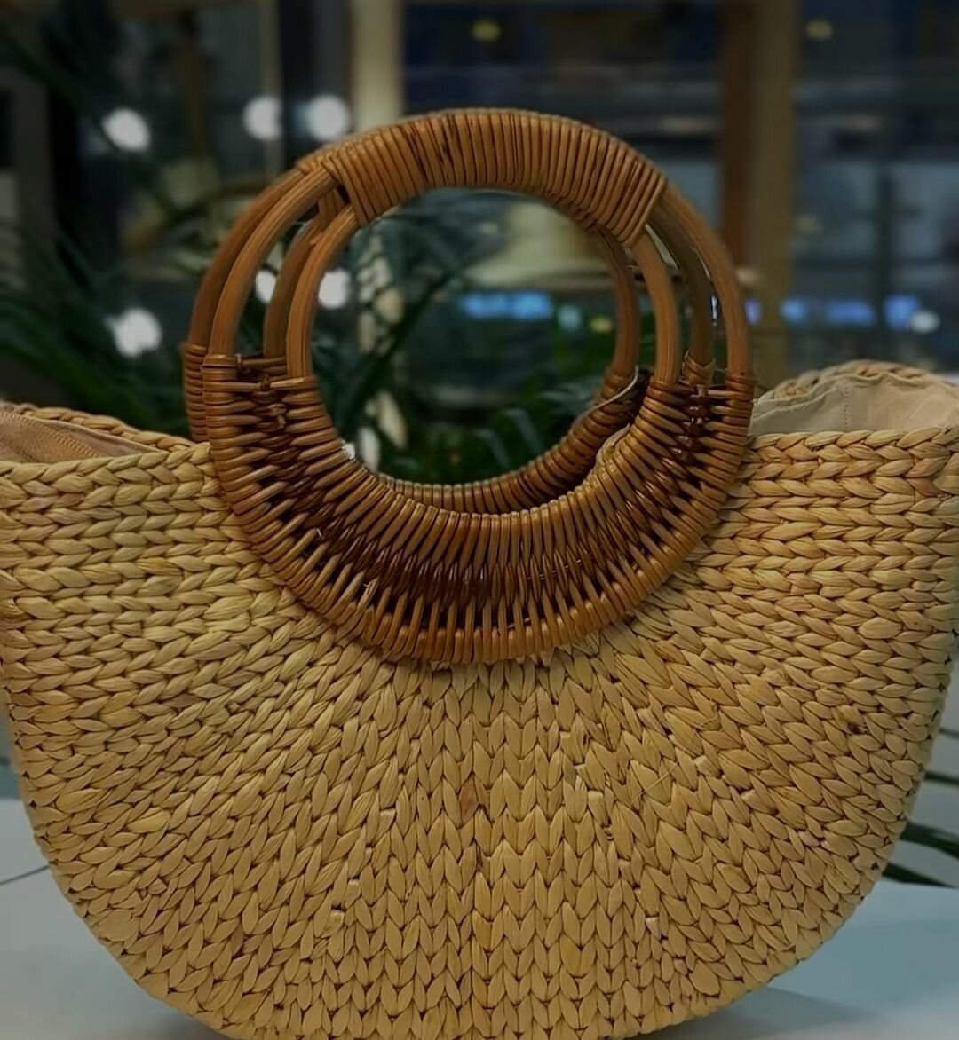 Шикарная сумочка из ротанга