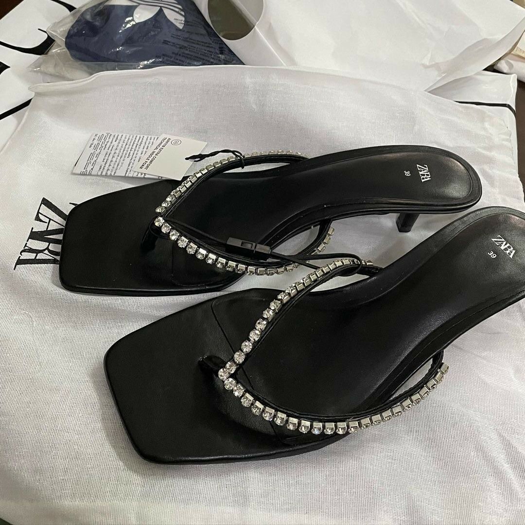 Ladies kitten heel slipper