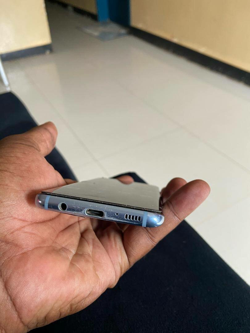 S8 64gb single sim cracks on back glass