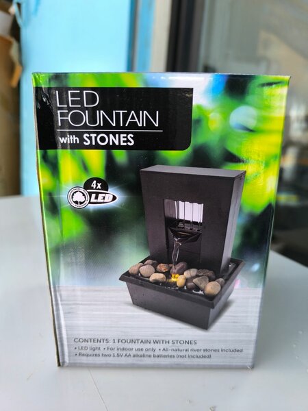 Fontaine LED avec pierres