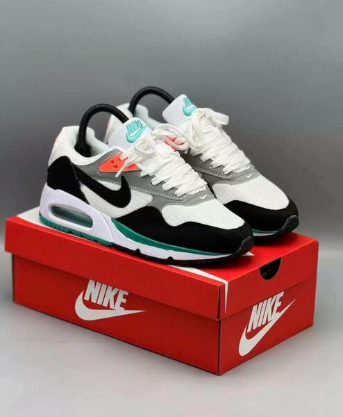 Nike Air Max 90 Essential
