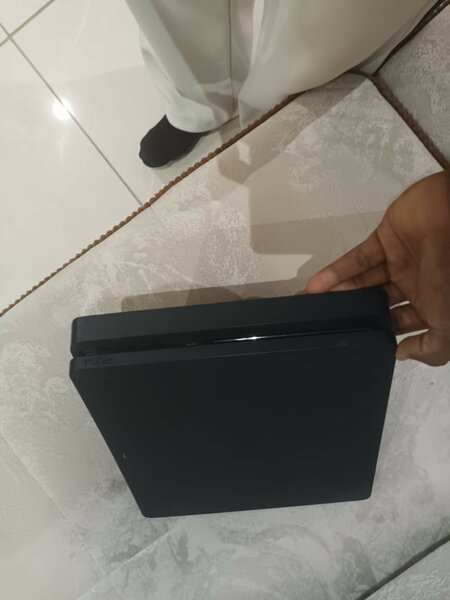 Ps4 slim console 1TB