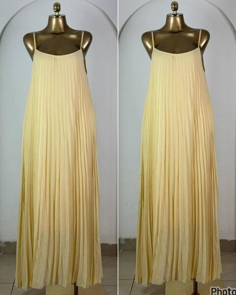 Robe longue plissée charmante