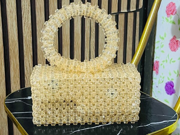 Sac à main perlé élégant