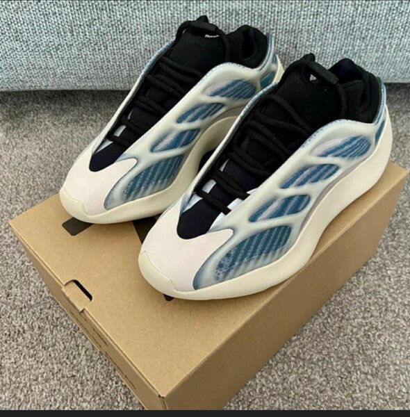 Yeezy 700 V3