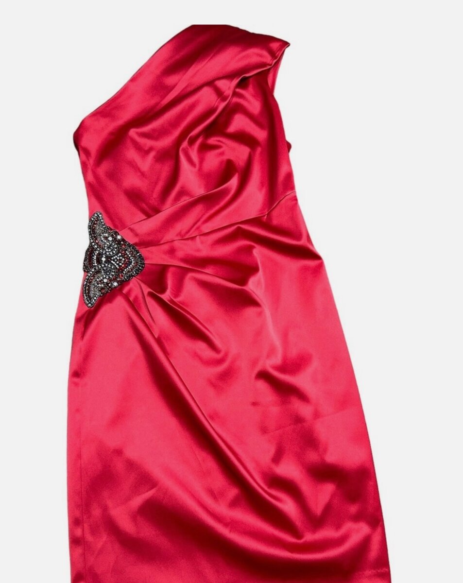 Robe élégante rouge asymétrique