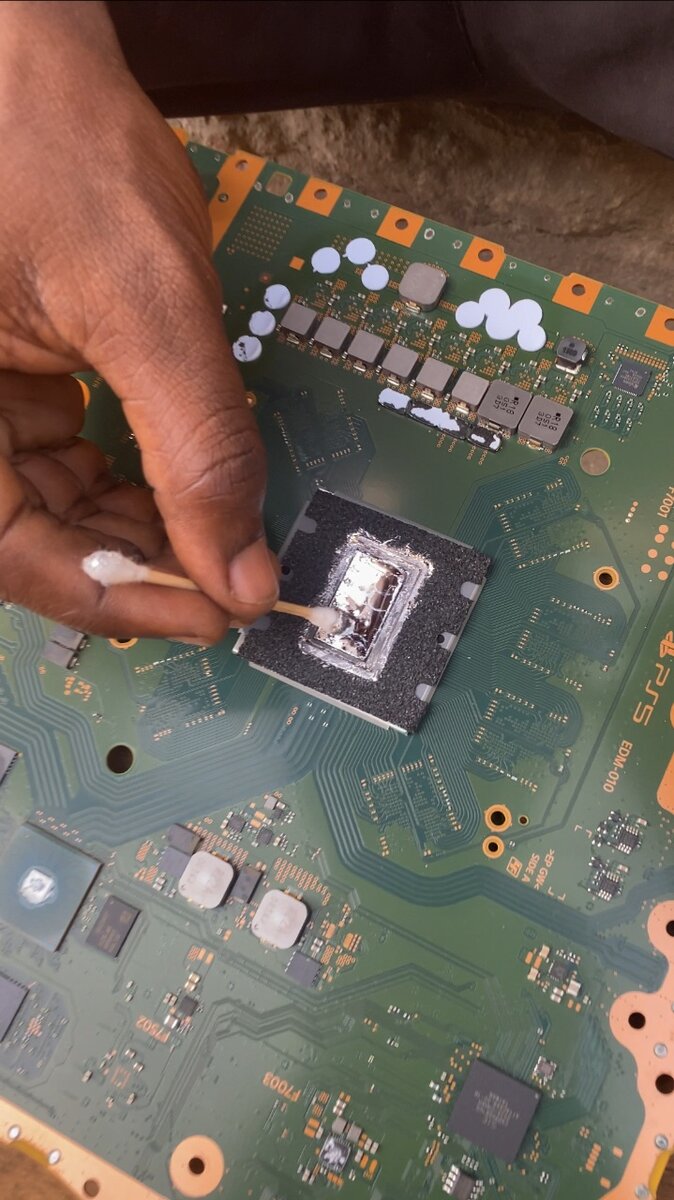 PS4/PS5 Overheating and Loud Fan Issues