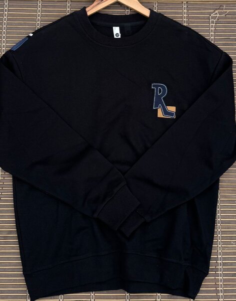 Sweat-shirt noir avec patch