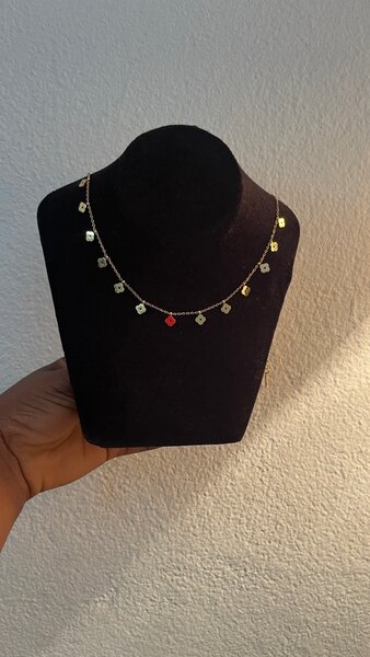 Collier délicat doré