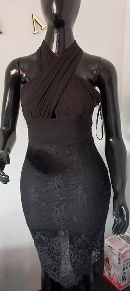 Robe noire élégante en dentelle