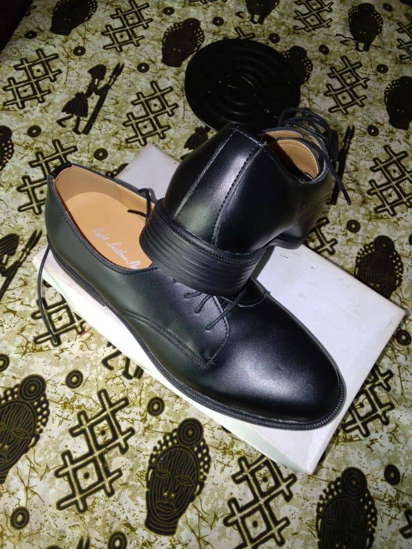 Chaussures habillées en cuir noir