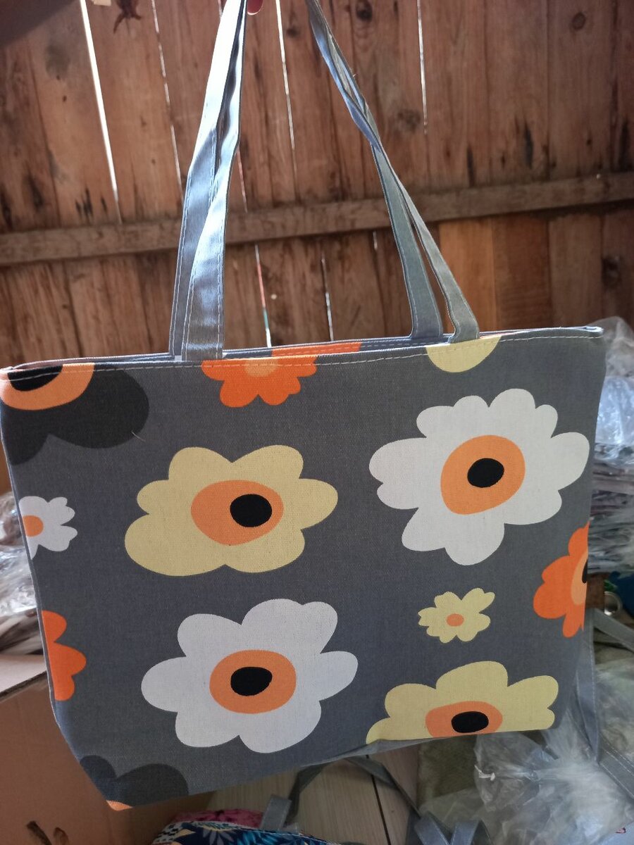 Sac cabas à motif moderne